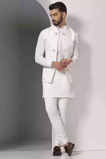 Ivory embroidered crepe kurta set with mirror ivory jacket