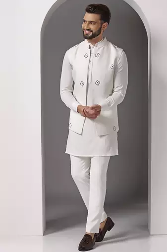 Ivory embroidered crepe kurta set with mirror ivory jacket