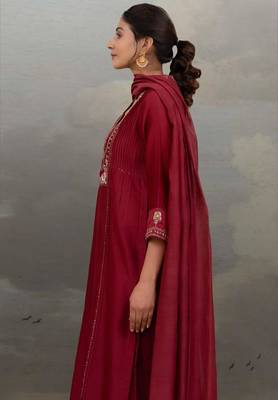 Magenta pink mehrab suit set 5