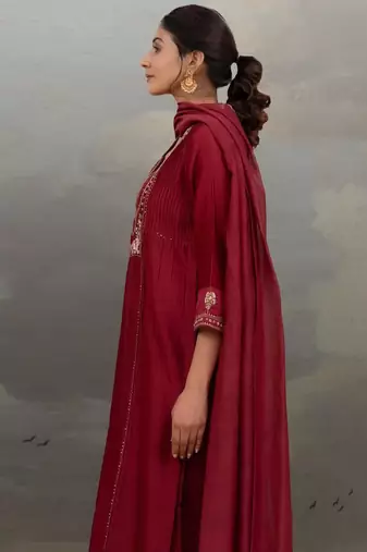 Magenta pink mehrab suit set