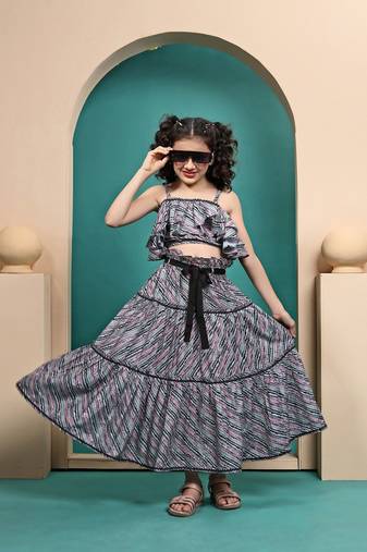 Grey maslin printed crop top and fleared skirt set