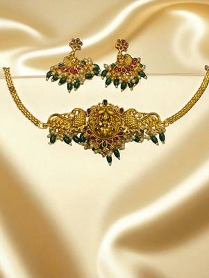 Golden glamourantique temple peacock jewelry set – gold-toned with pearl & green beads 2