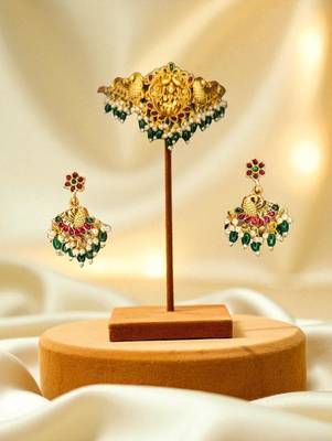 Golden glamourantique temple peacock jewelry set – gold-toned with pearl & green beads 3