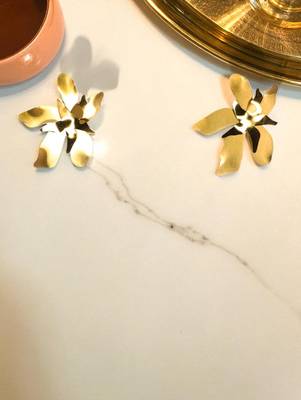 Golden lamour anti-tarnish abstract floral petal stud earrings 3