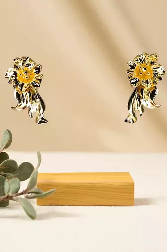 Golden glamour anti tarnish statement floral drape earrings