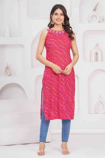Rani pink bandhani printed sleeveless straight kurta