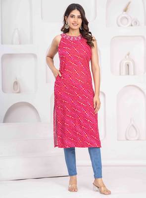 Rani pink bandhani printed sleeveless straight kurta 5