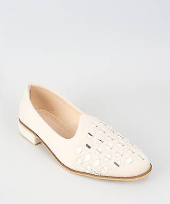 White woven leather mens juttis 4