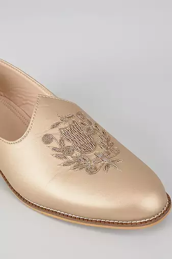 Gold  woven leather mens juttis