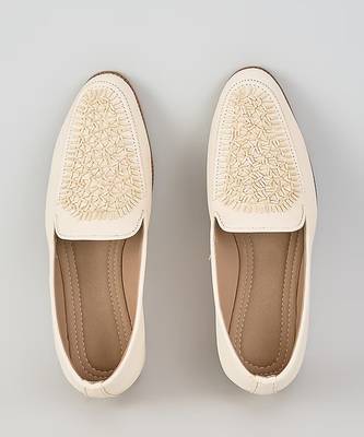 White woven leather mens juttis 1