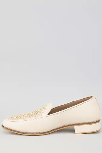 White woven leather mens juttis