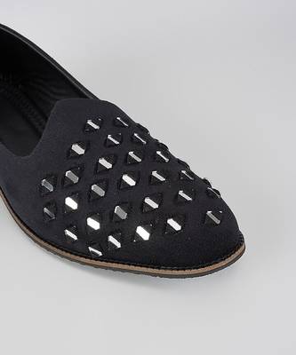 Black woven leather mens juttis 2