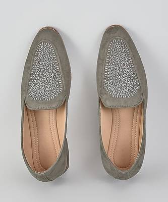 Grey woven leather mens juttis 1