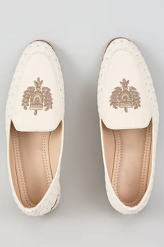 White woven leather mens juttis