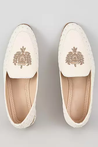 White woven leather mens juttis