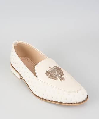 White woven leather mens juttis 4