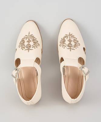 White woven leather mens juttis 1