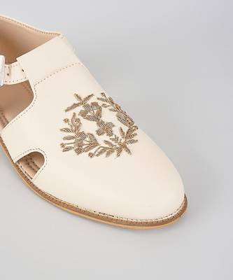 White woven leather mens juttis 4