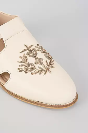 White woven leather mens juttis