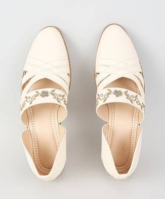 White woven leather mens juttis 1