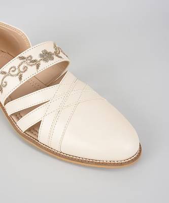 White woven leather mens juttis 4
