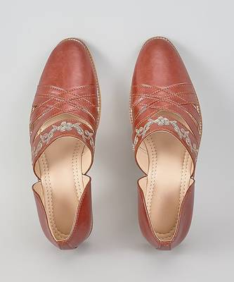 Brown woven leather mens juttis 1