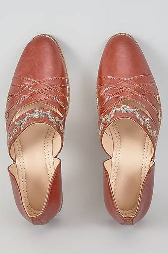Brown woven leather mens juttis