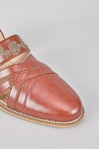 Brown woven leather mens juttis