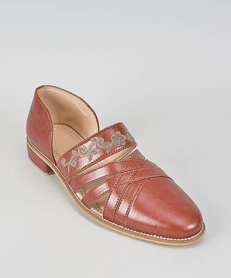Brown woven leather mens juttis 4