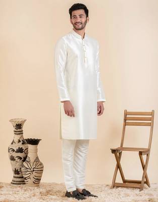Off white embroidered bundi with kurta set 3