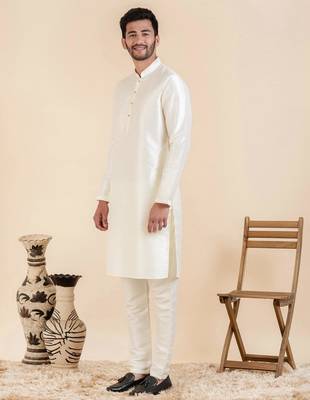 Off white embroidered bundi with kurta set 4