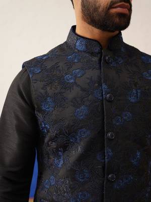Black embroidered jacket with black kurta set 4