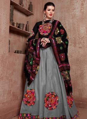 Grey Gujarati Gamthi Hand Embroidered Cotton Indian Traditional Dandiya Raas Garba Lehenga Choli For Navratri Festival 3