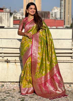 Mehendi green banarasi contrast jaal soft silk blend zari woven saree 3