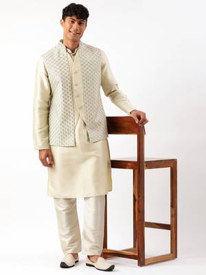 Sage green embroiderd layered jacket kurta set 4