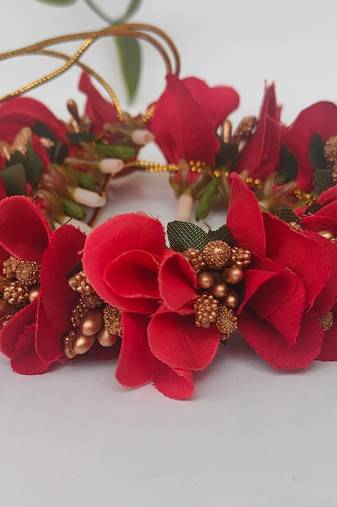 Red orchids gajra