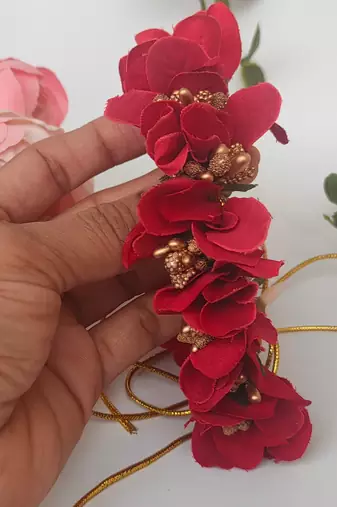 Red orchids gajra