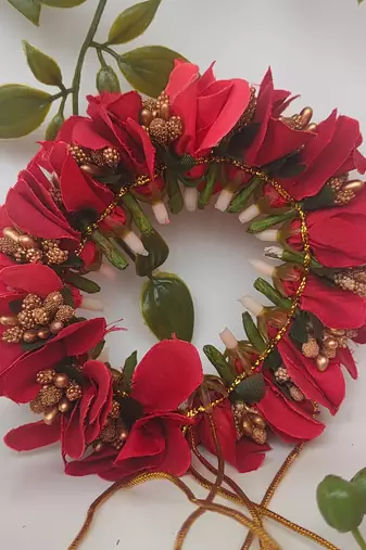 Red orchids gajra