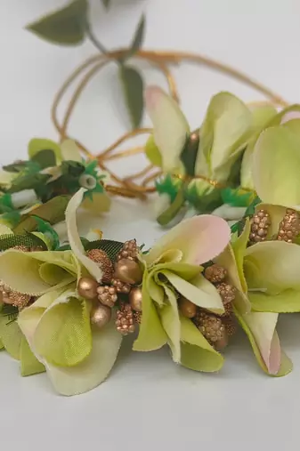 Green orchids gajra