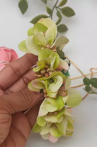 Green orchids gajra
