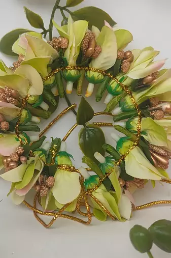 Green orchids gajra