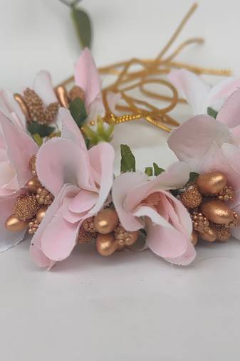 Cream color orchids gajra