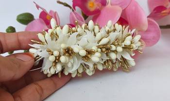Designer pollens hair clip 2