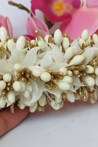 Designer pollens hair clip