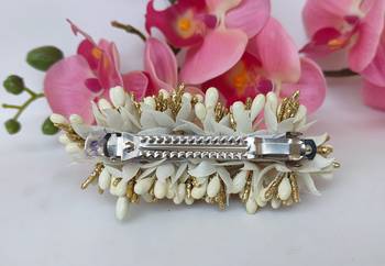 Designer pollens hair clip 3