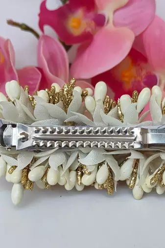 Designer pollens hair clip