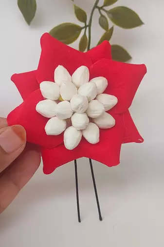 Red petals flower brooch