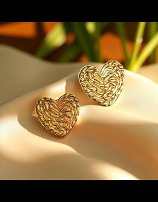 Golden glamour anti-tarnish textured heart stud earrings – premium stainless steel love design 1
