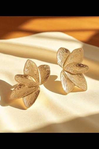 golden glamour anti-tarnish textured leaf stud earrings – elegant minimal gold finish for everyday & festive wear
