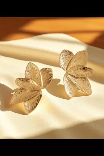 golden glamour anti-tarnish textured leaf stud earrings – elegant minimal gold finish for everyday & festive wear